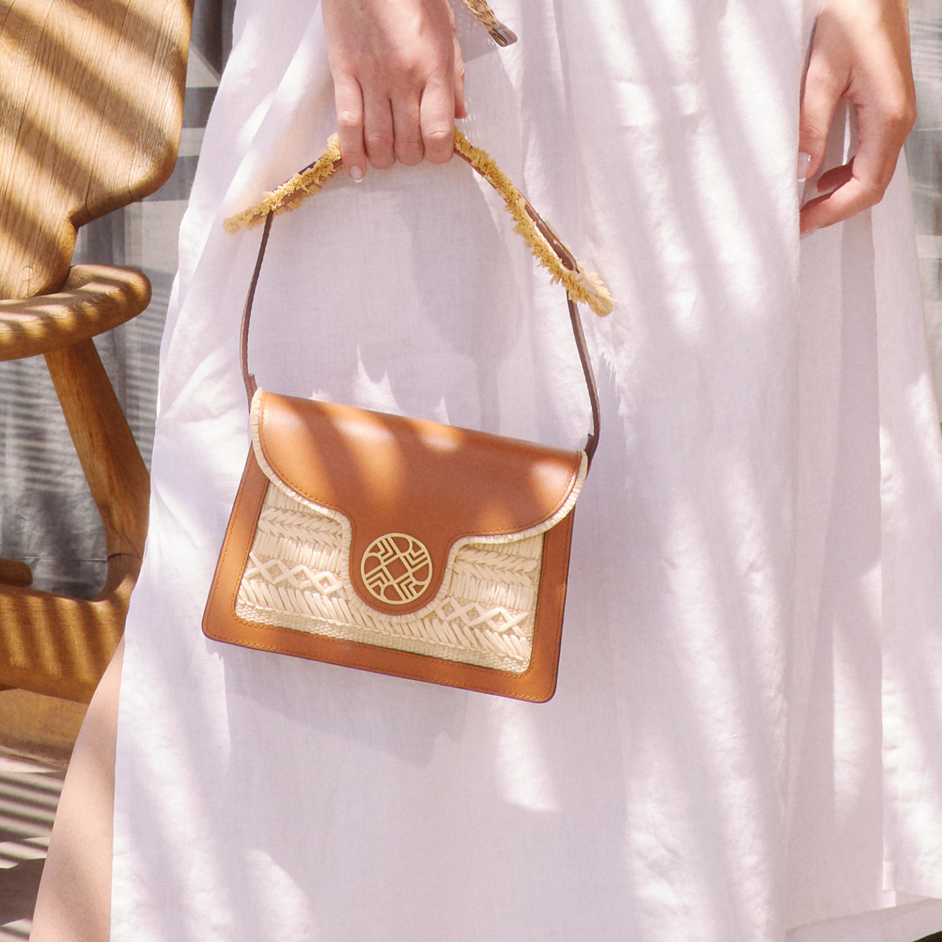 LINA - Embroidered Clutch